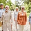Die Kraft der Gemeinschaft: Wie Sie älteren Menschen zur Seite stehen können